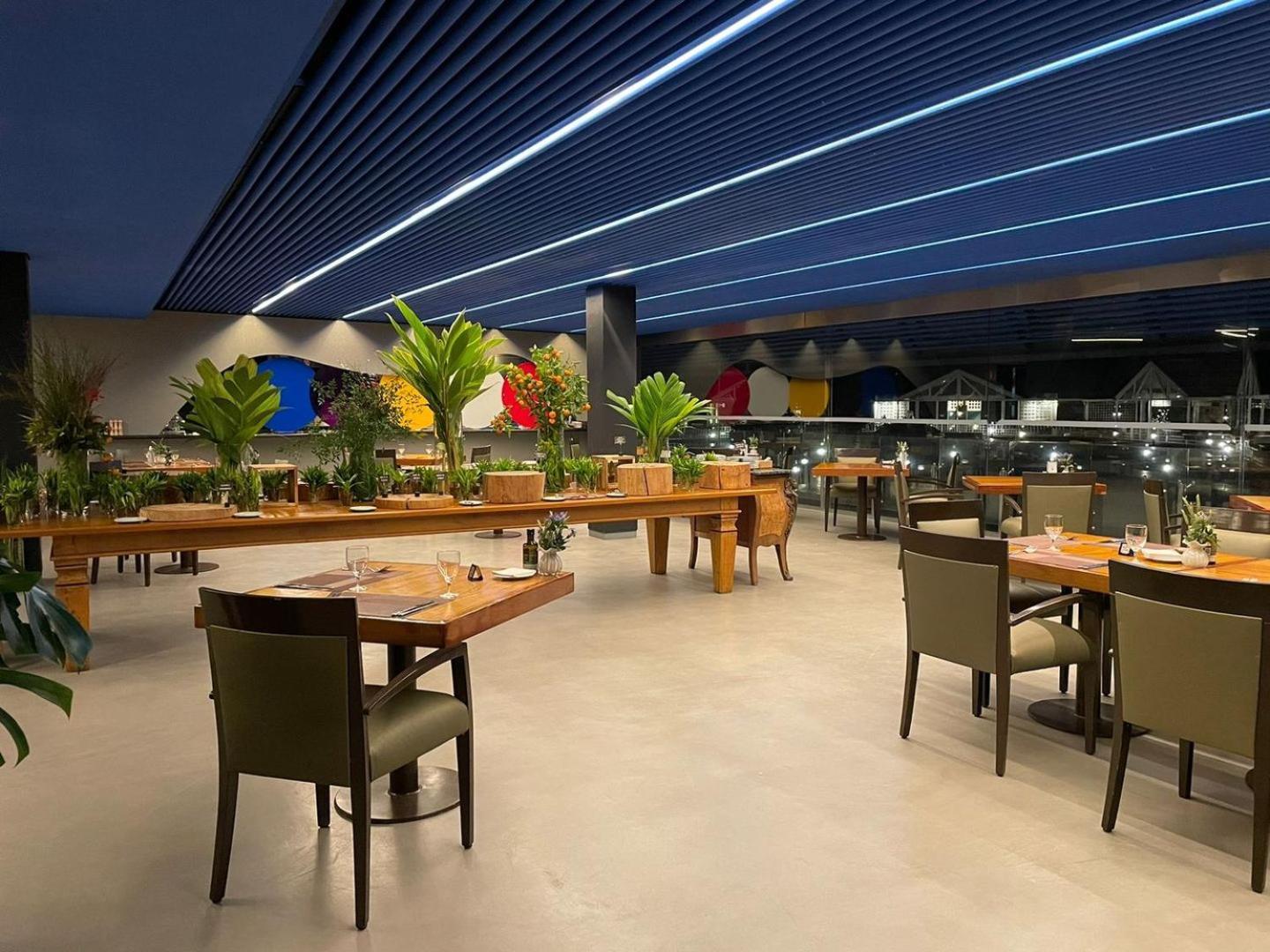 Unique Garden Hotel ไมริโปรัง ภายนอก รูปภาพ